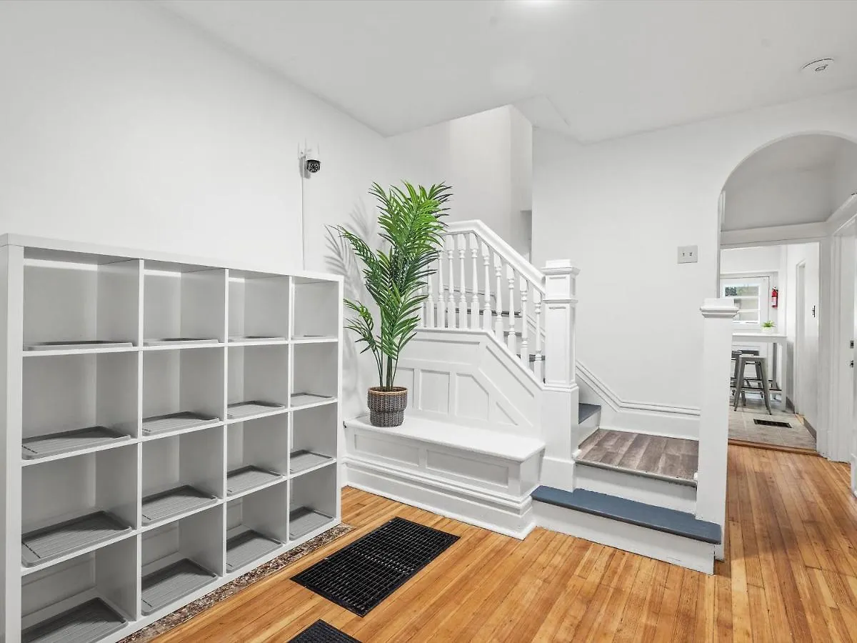 Oakland/University @A Spacious & Modern Private Bedroom With Shared Bathroom Pittsburgh